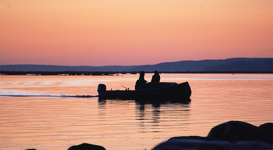 Promenade à Kangirsuk au Nunavik, près du dispensaire du CSTU