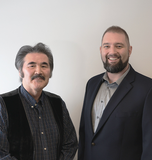 Larry Watt, directeur général et Jean-Étienne Bégin, directeur général adjoint du Centre de santé Tulattavik de l'Ungava